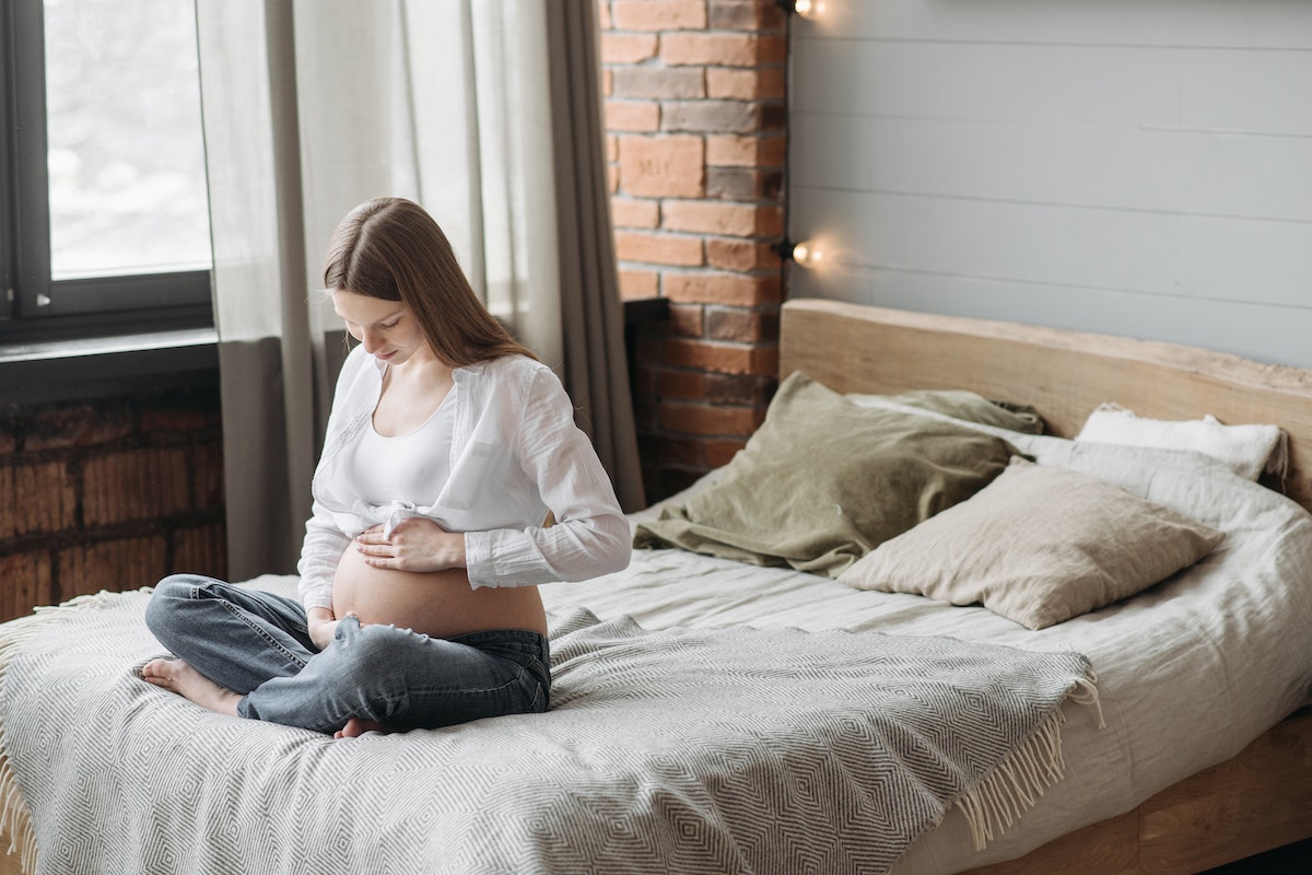 Terhes nő. A perinatális depresszió kialakulásának okai, tünetei és kezelése